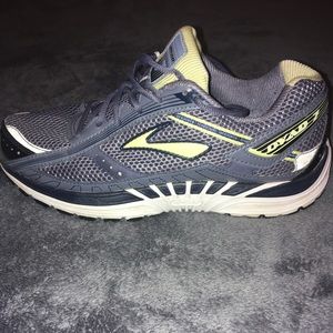 Brooks DYAD 7 - women’s size 11